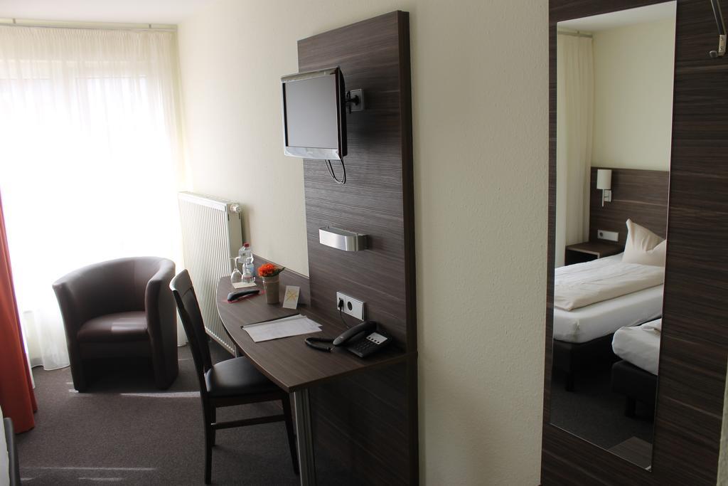 Hotel Weissach Am Neuenbuehl Room photo