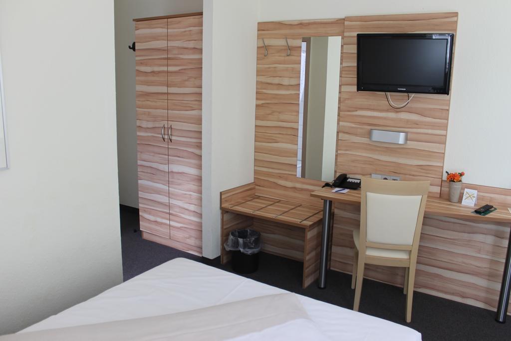 Hotel Weissach Am Neuenbuehl Room photo